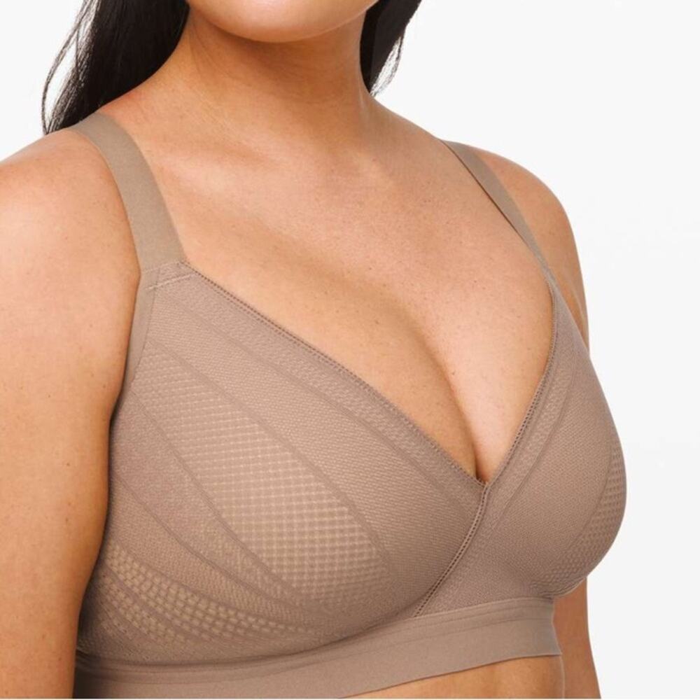 Lululemon Awake to Lace Wireless Bra in Soft Sand size 34E - Picture 3 of 9